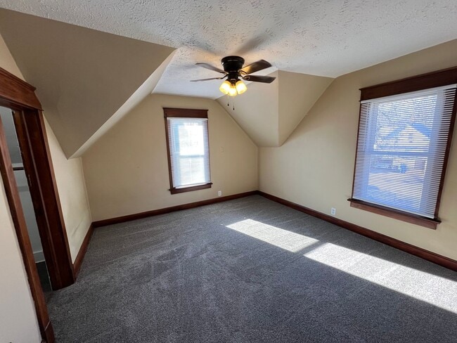Building Photo - !3 Bedroom in Moline Ready August 1st!