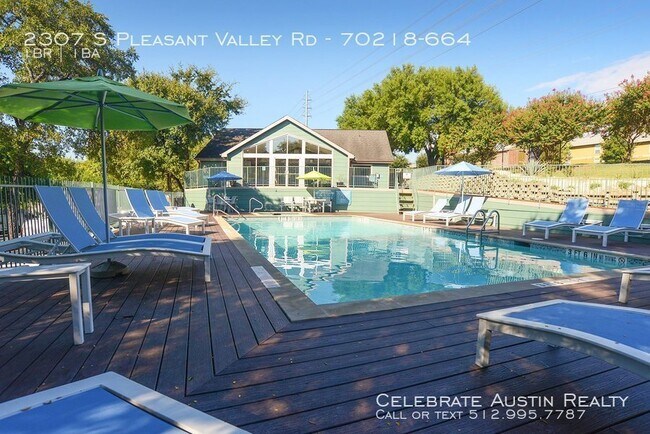 Building Photo - Trio