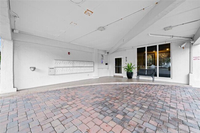 Building Photo - 95 N Birch Rd