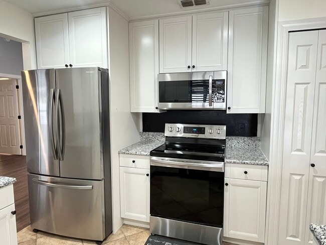 Building Photo - 947 Wages Way