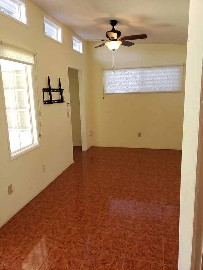 Building Photo - Studio Cottage w/ large storage shed!