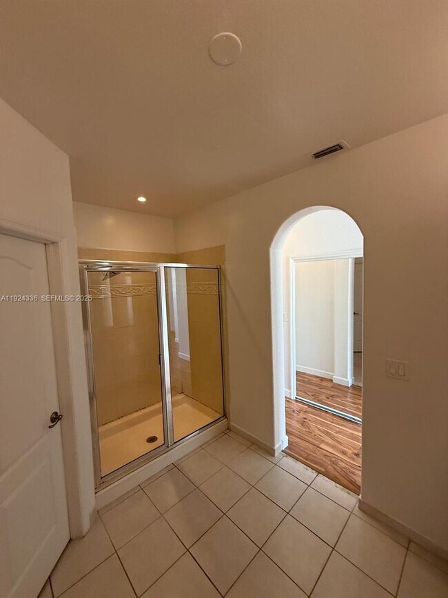 Building Photo - 5543 NW 112th Pl