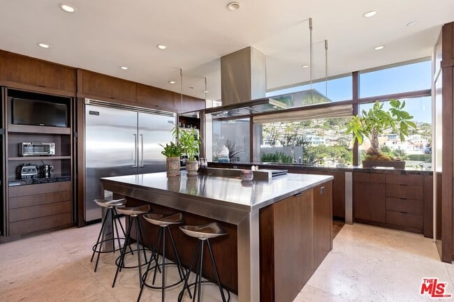 Building Photo - 88 Emerald Bay