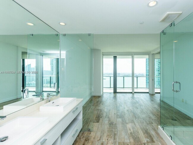 Building Photo - 650 NE 32nd St