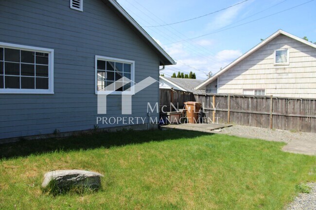Building Photo - 5020 N Bristol St