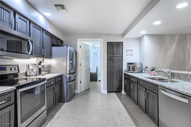 Building Photo - 3313 Sunset Key Cir