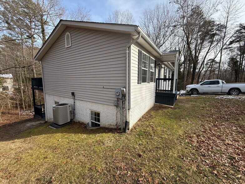 Building Photo - 11570 Tomahawk Trail W