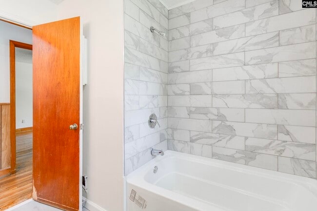 Building Photo - 120 McRae St