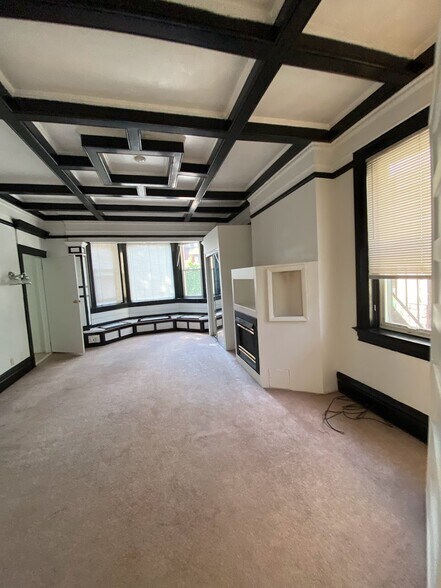 Building Photo - 370 S Negley Ave