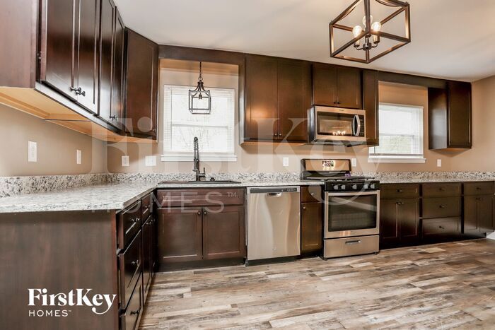 Building Photo - 2835 Pinebrook Ct