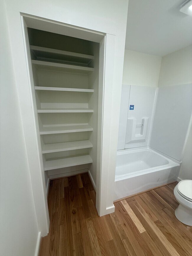 Building Photo - oliv3574