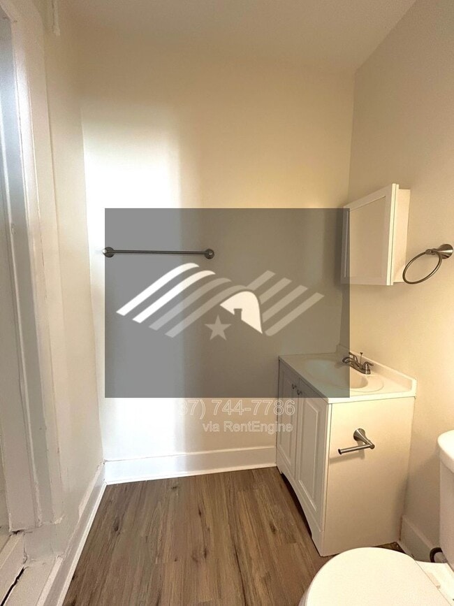 Building Photo - 807 W Ash St