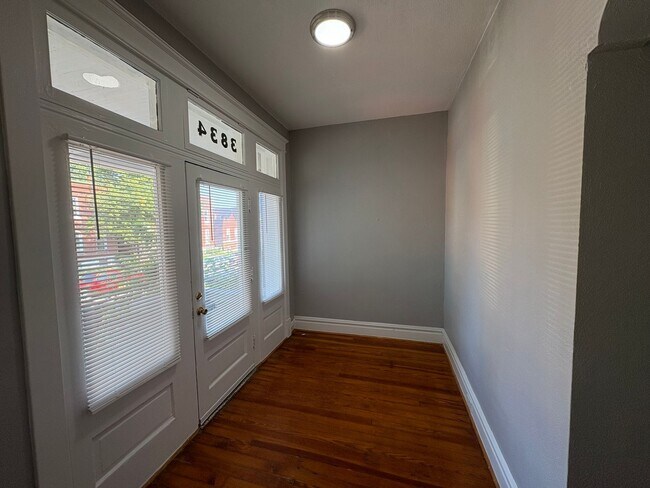 Building Photo - Fresh and Beautiful 3 bedroom South City Home