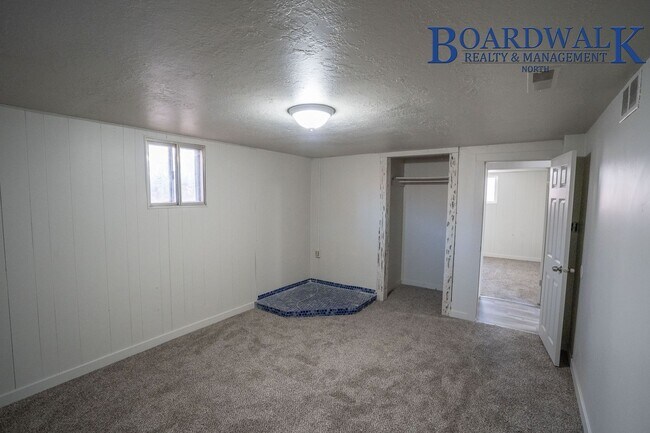 Building Photo - Pet Friendly 2 Bedroom Home