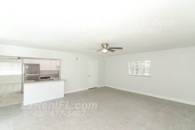 Building Photo - Remodeled 4/1.5 with Large Family Room