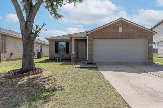 Primary Photo - 7906 Yaupon View Dr