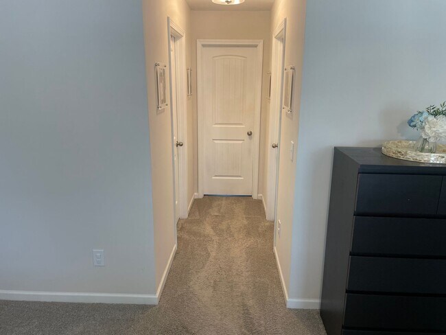 Building Photo - Stunning 4BR Home with Fenced Yard, Loft & Luxury Finishes in Elgin! Available June 2026!