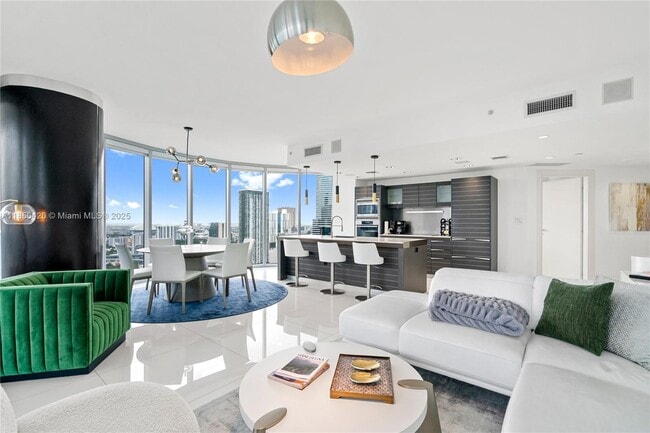 Primary Photo - 200 Biscayne Blvd Way