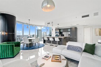 Building Photo - 200 Biscayne Blvd Way