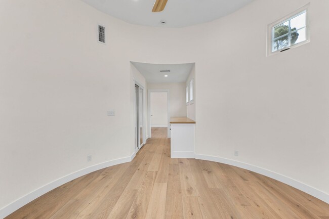 Building Photo - Fully Upgraded, New ADU