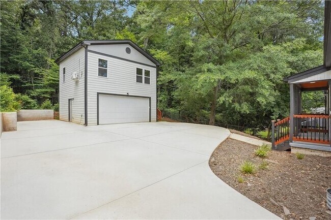Building Photo - 720 N Parkwood Rd