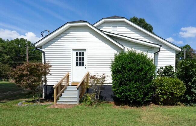 Building Photo - 320 Brown Rd