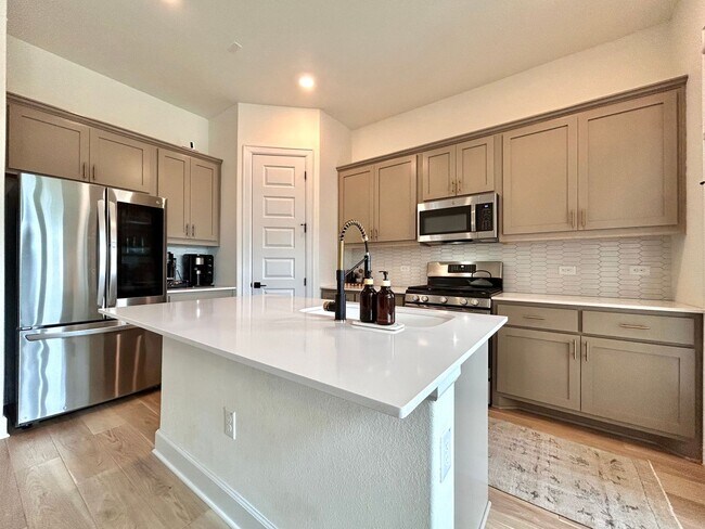 Building Photo - Spacious & Beautiful 3/BR 2/BA Two-Level Home with Garage & Fenced Yard