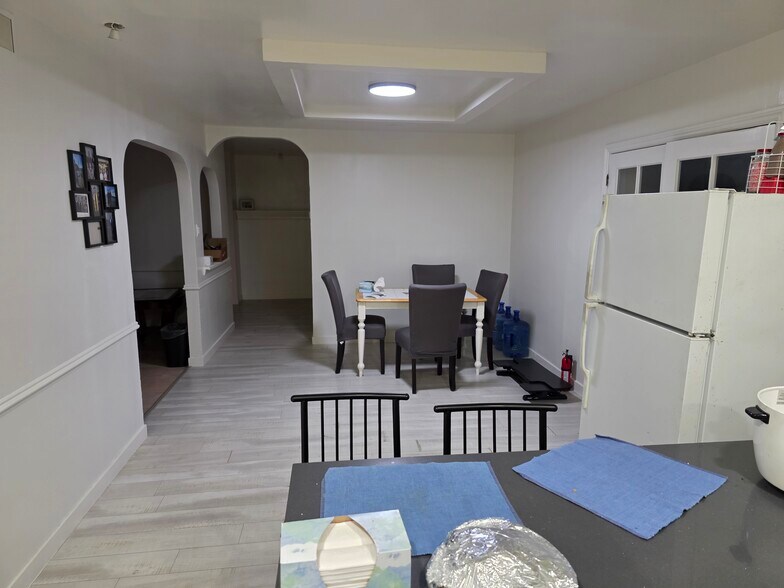 Building Photo - 3415 Camby Rd