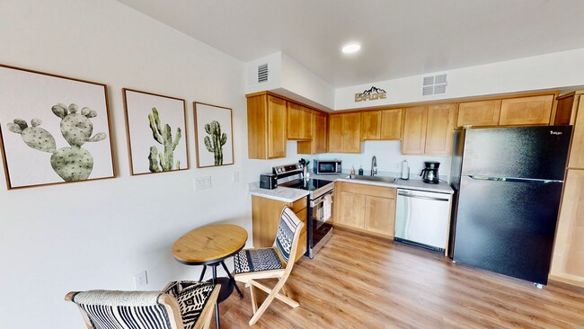 Building Photo - New Furnished Apartment