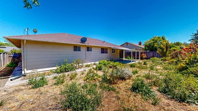 Building Photo - 1925 Leafgreen Dr