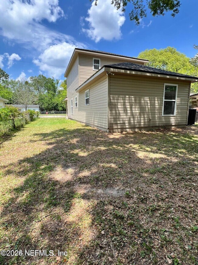 Building Photo - 2108 Talladega Rd