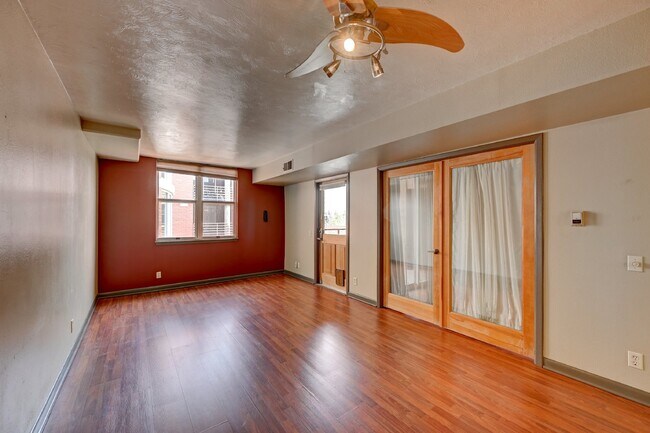 Building Photo - 1BR/1BA Comfortable Condo in Montclair Nei...
