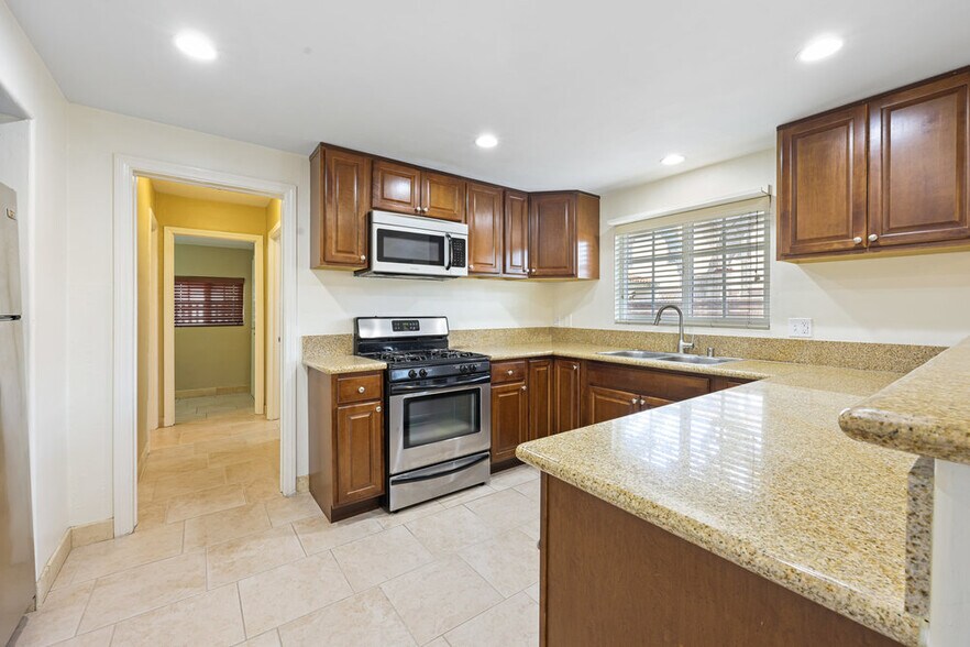 Building Photo - 3896 Harney St