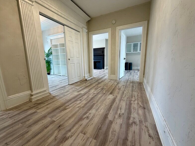 Building Photo - 14 Glenville Ave