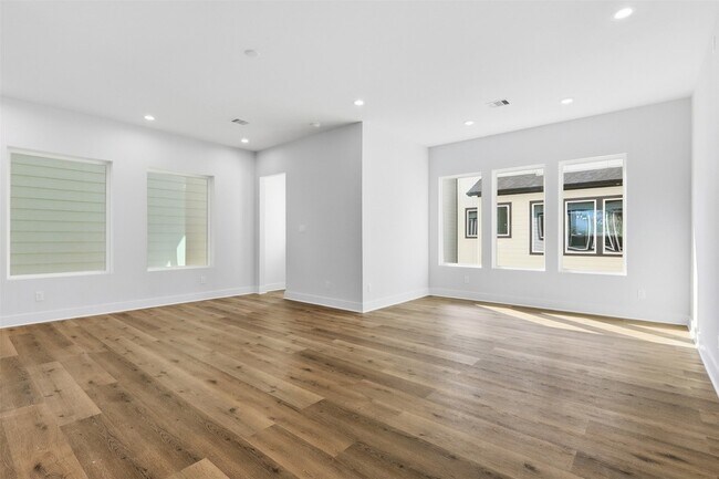 Building Photo - 9403 F Hammerly Boulevard Unit G