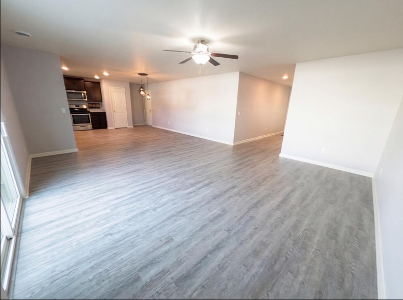 Building Photo - 1093 Sunset Ave