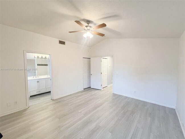Building Photo - 5565 SW 43rd St