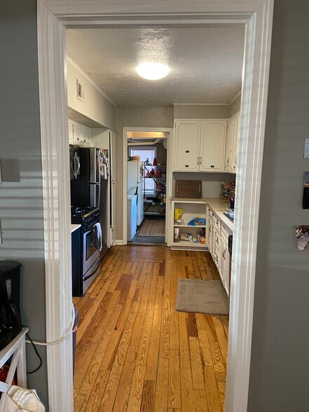 kitchen - 1816 W Arrowhead Plz