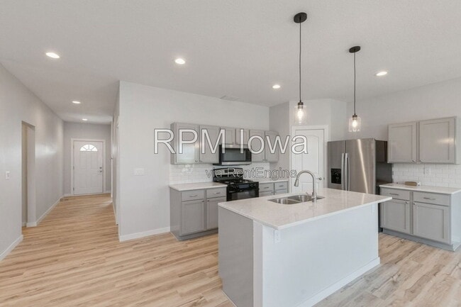 Building Photo - 6810 Bright St