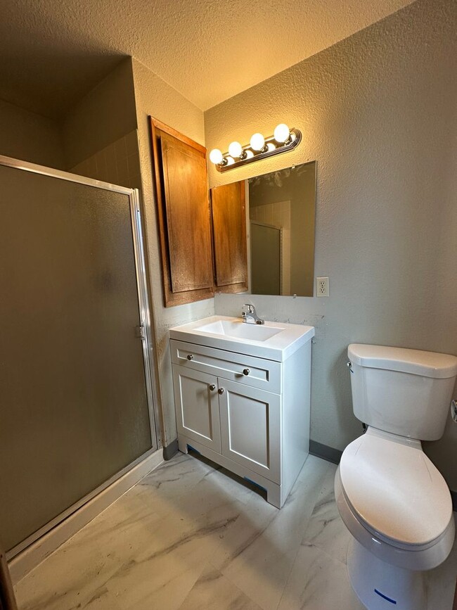 Building Photo - 4716 SW Stoddard Dr