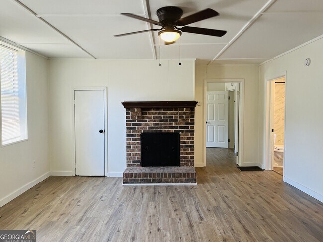 Building Photo - 1405 Austin St