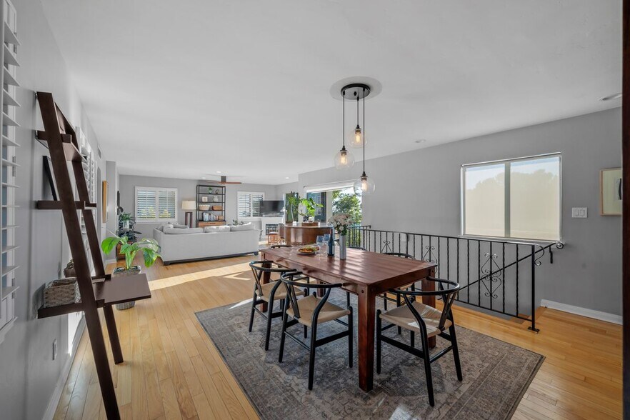 Building Photo - 4350 Summit Dr