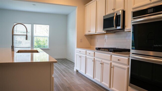 Building Photo - 4140 SE 13th Terrace