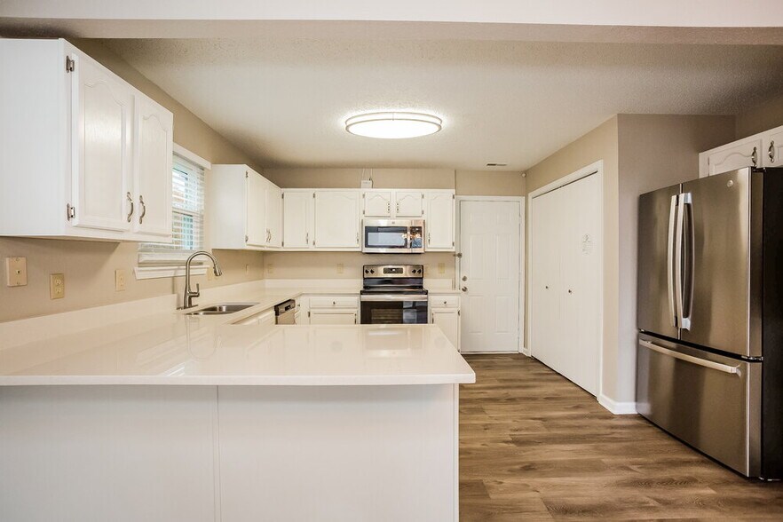 Building Photo - 279 Brookview Dr