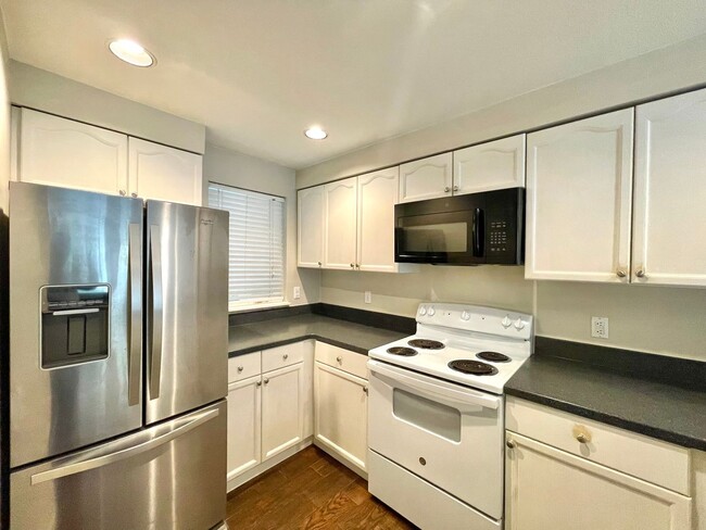 Building Photo - Great Condo For Rent