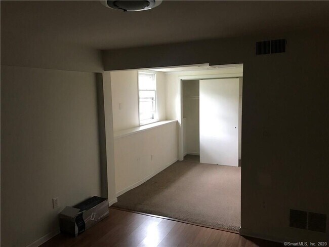 Building Photo - 267 Branford Rd