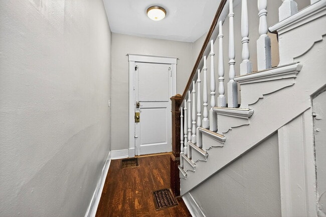 Building Photo - 2359 Stratford Ave