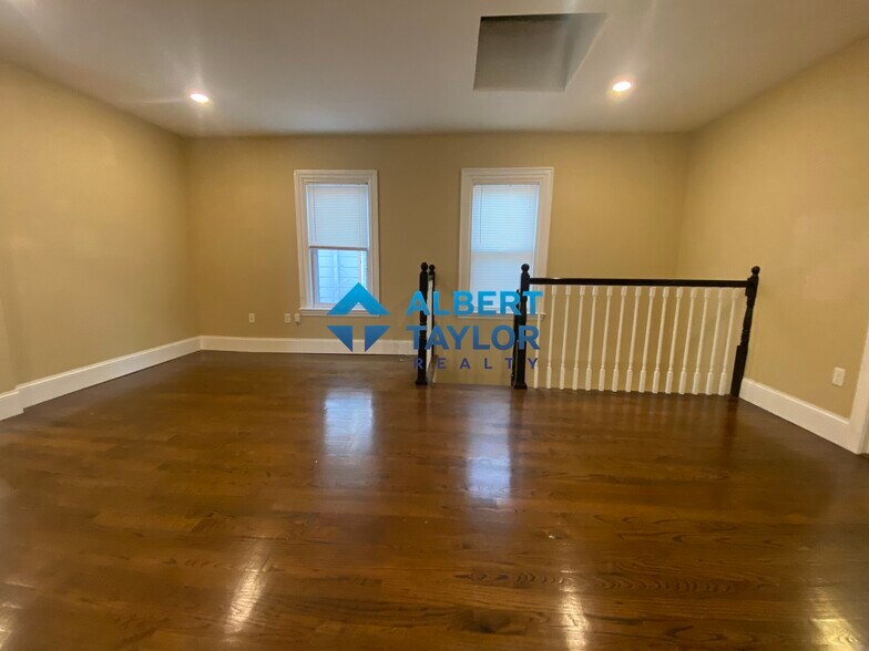 Building Photo - 1568 Tremont St