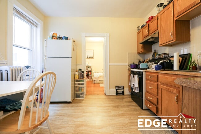 Building Photo - 18 Fuller St