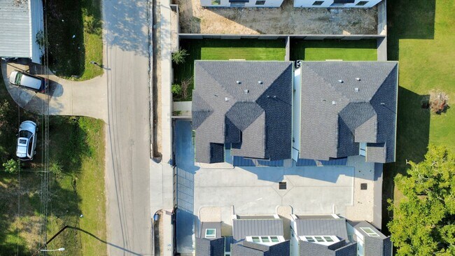 Building Photo - 6549 Sealey St